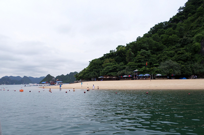 plage titop croisière baie dhalong 2 jours 1 nuit